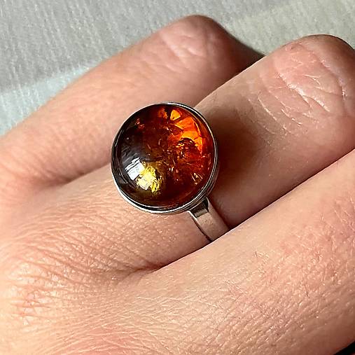 Simple Amber AG925 Rhodium Plated Ring / Jednoduchý prsteň s jantárom strieborný AG925 ródiovaný RH E004