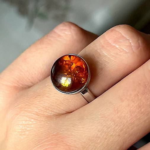 Simple Amber AG925 Rhodium Plated Ring / Jednoduchý prsteň s jantárom strieborný AG925 ródiovaný RH E004