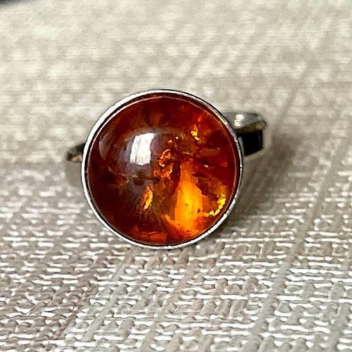 Simple Amber AG925 Rhodium Plated Ring / Jednoduchý prsteň s jantárom strieborný AG925 ródiovaný RH E004
