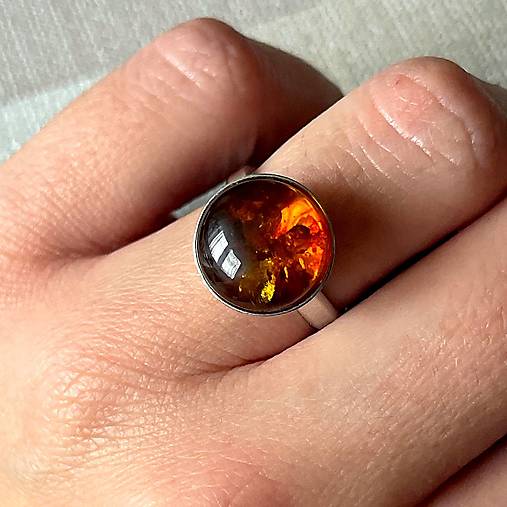 Simple Amber AG925 Rhodium Plated Ring / Jednoduchý prsteň s jantárom strieborný AG925 ródiovaný RH E004