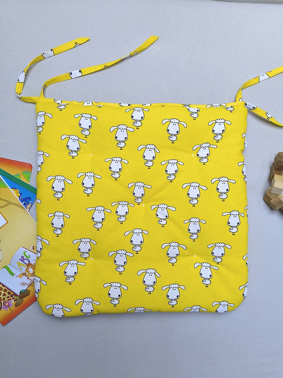 Podsedák na školskú stoličku (Žlté ovečky)