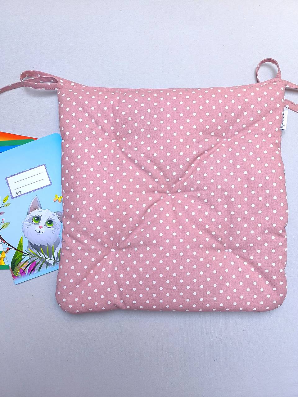 Podsedák na školskú stoličku (Bodky na staroružovom)