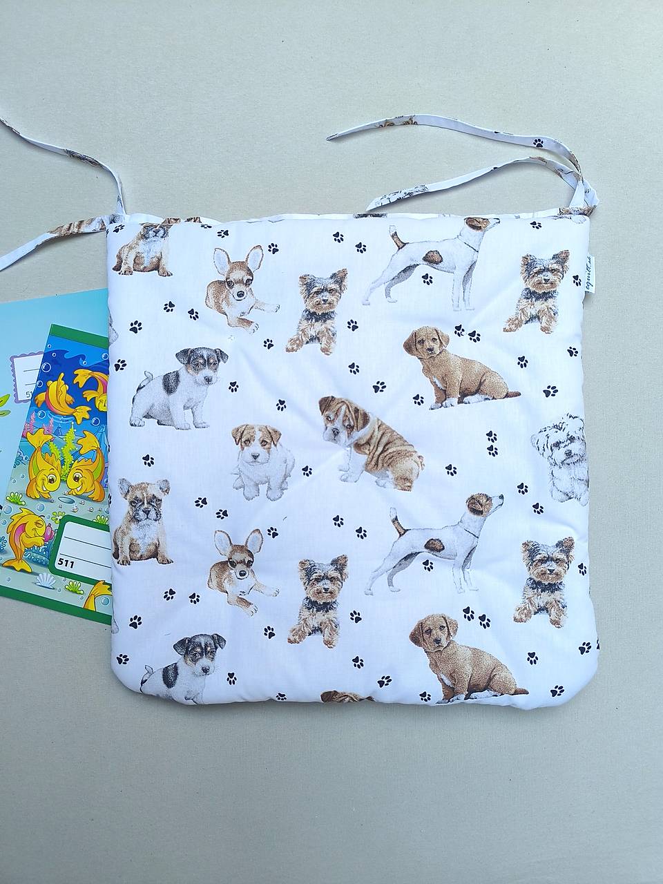 Podsedák na školskú stoličku (Hnedí psíkovia)