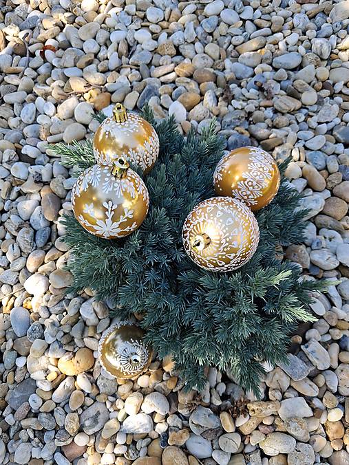 Dekorácie - Vianočné gule zdobené voskom - 17719341_