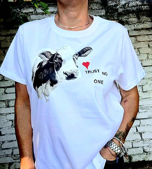 Tričko " Nikomu nevěřit " 2