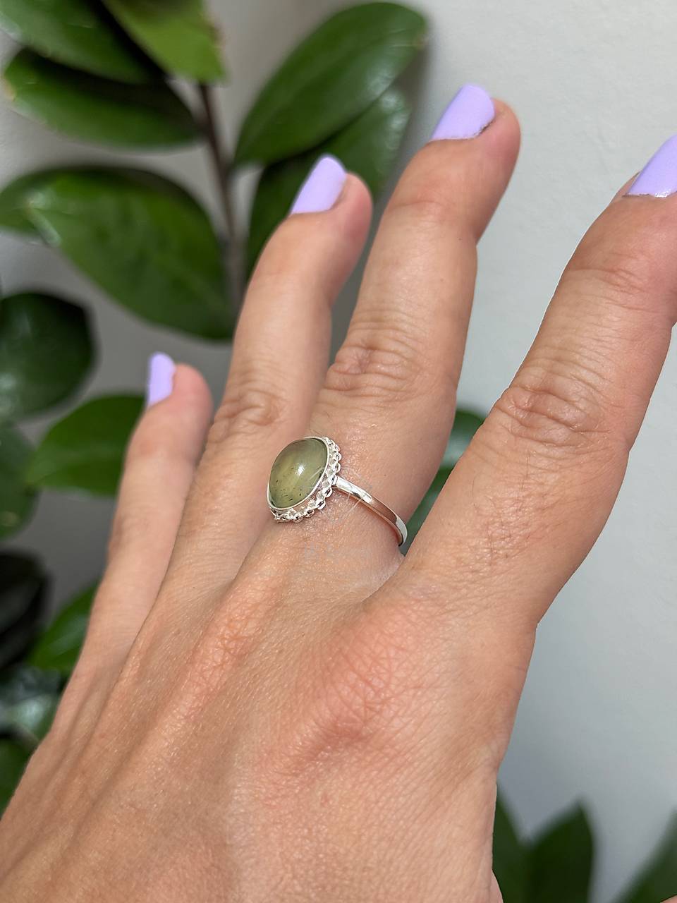 Strieborný 925/1000 prsteň s minerálom prehnit