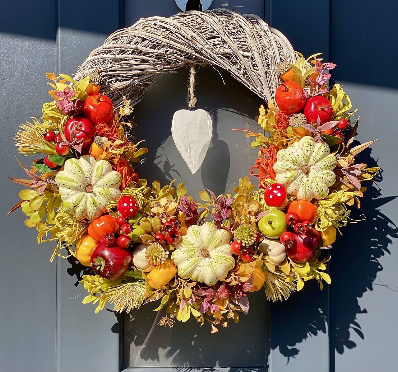 Jesenný veniec na prútenom základe 38cm dekorácia na dvere Venček J4