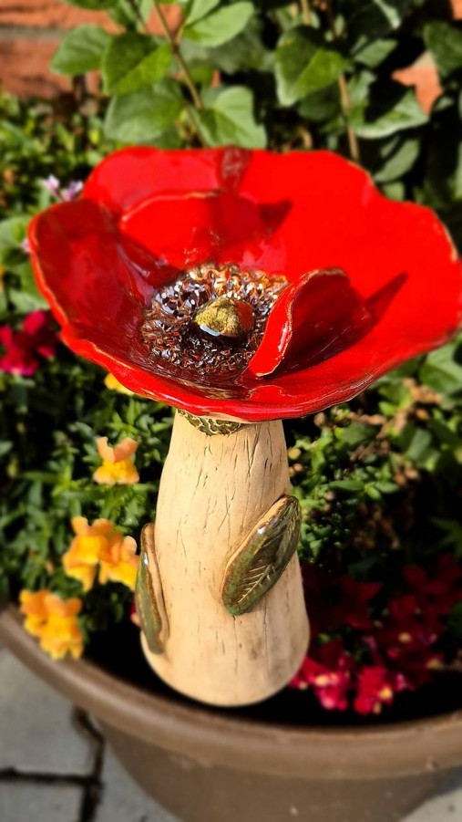 Dekorácie - Napájadlo z keramiky . Kvet. - 17723760_