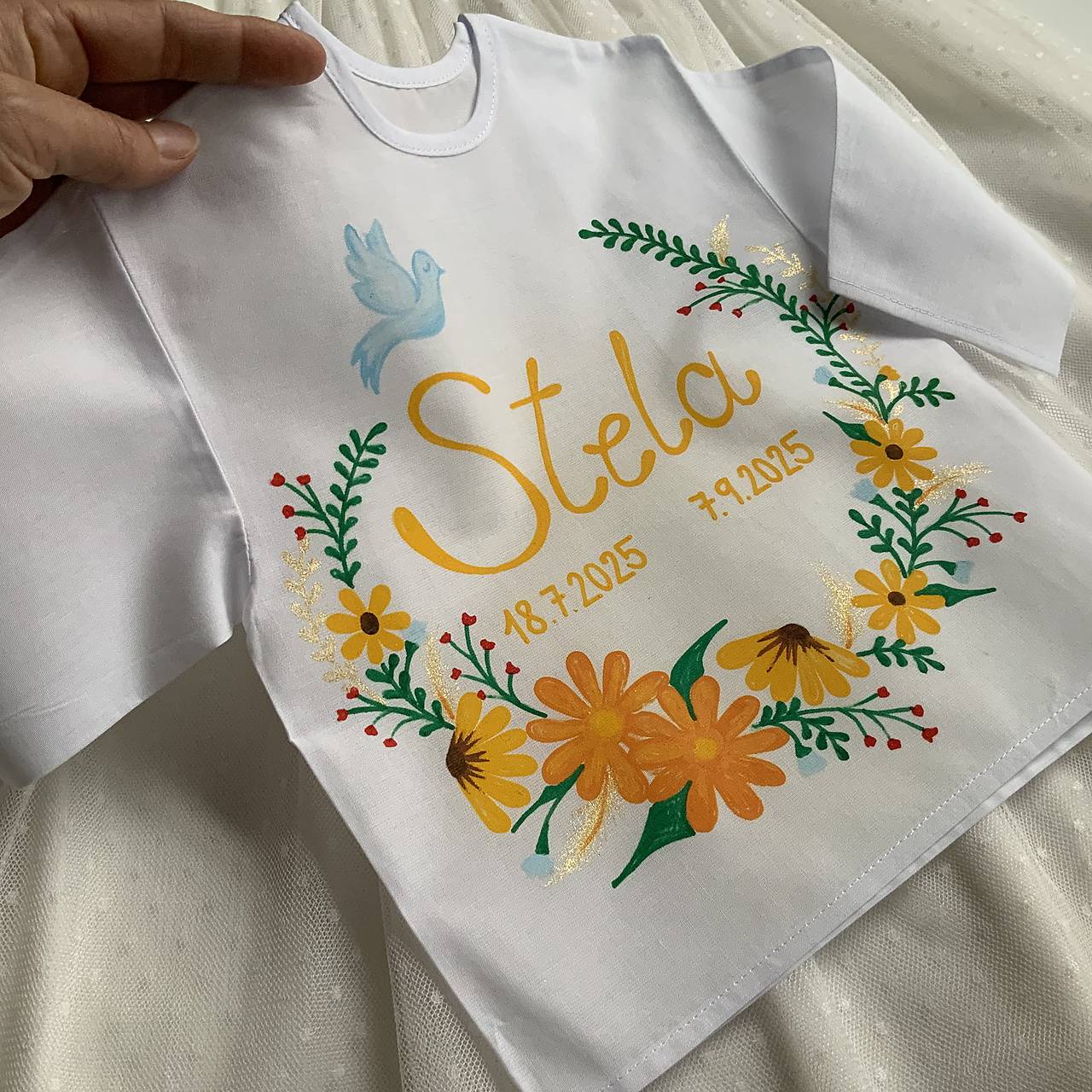 Krstná košieľka maľovaná s holubicou / kvetinkovaná 