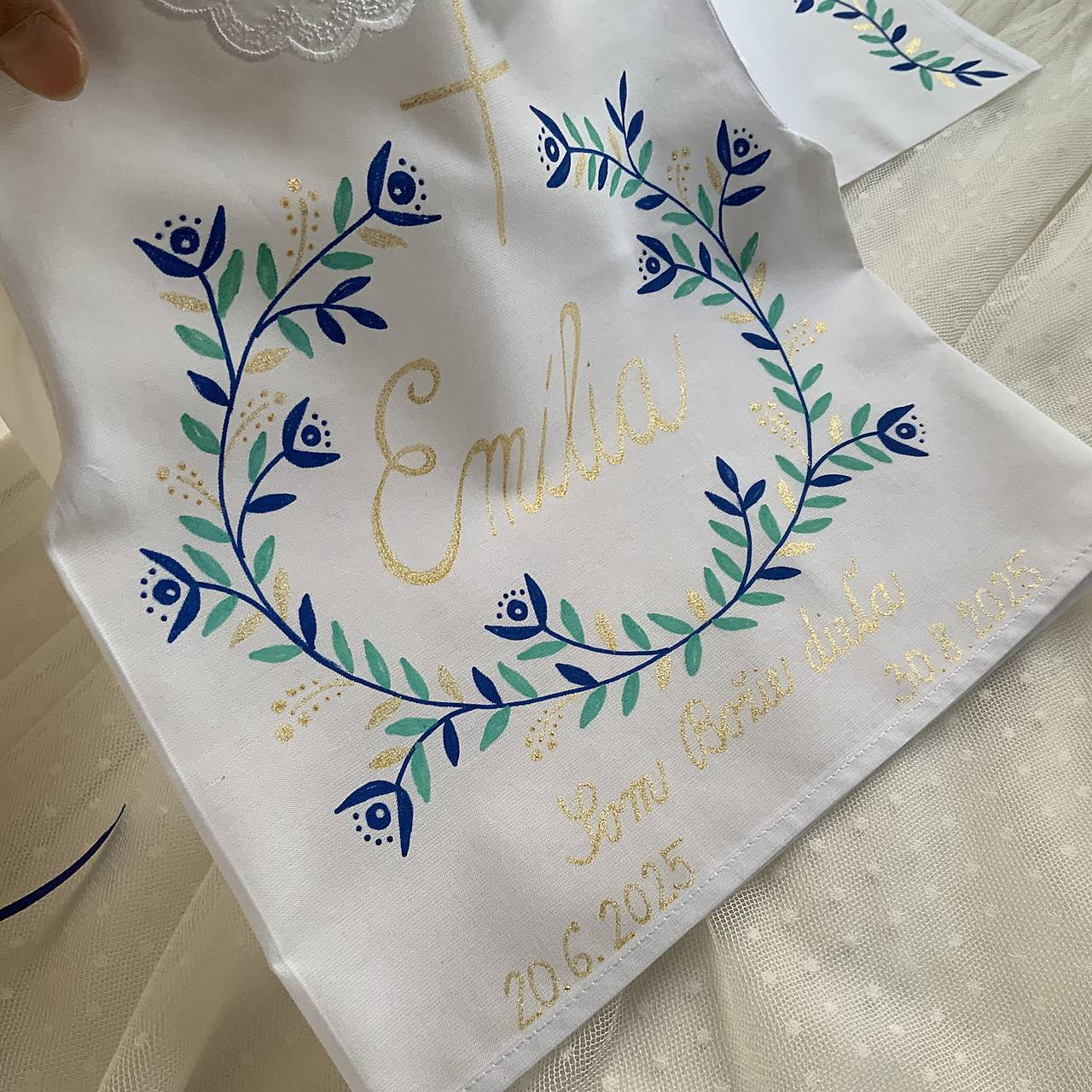 Krstná košieľka maľovaná  v modromentolovozlatej