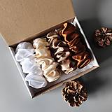 Ozdoby do vlasov - Darčeková sada - 4 scrunchies L v béžovej - 17724918_