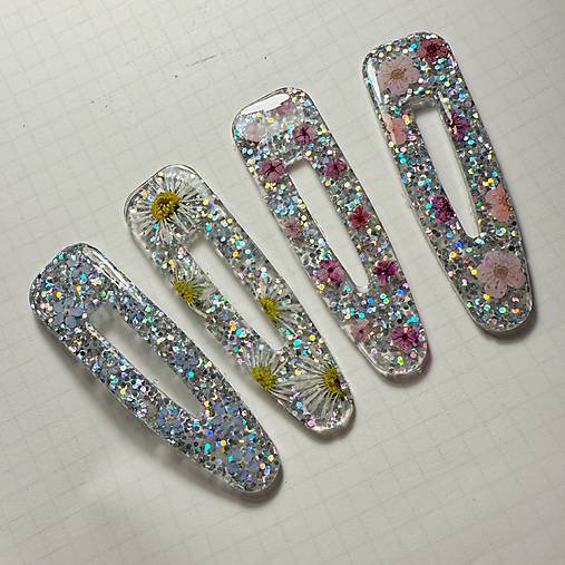 Ozdoby do vlasov - Živicová sponka do vlasov so skutočnými kvetmi (Strieborná s ružovými a fialovými kvetmi) - 17725223_