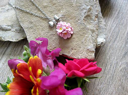 Náhrdelníky - Náhrdelník Nezábudky ružové - chirurgická oceľ, č. 4313 - 17725912_