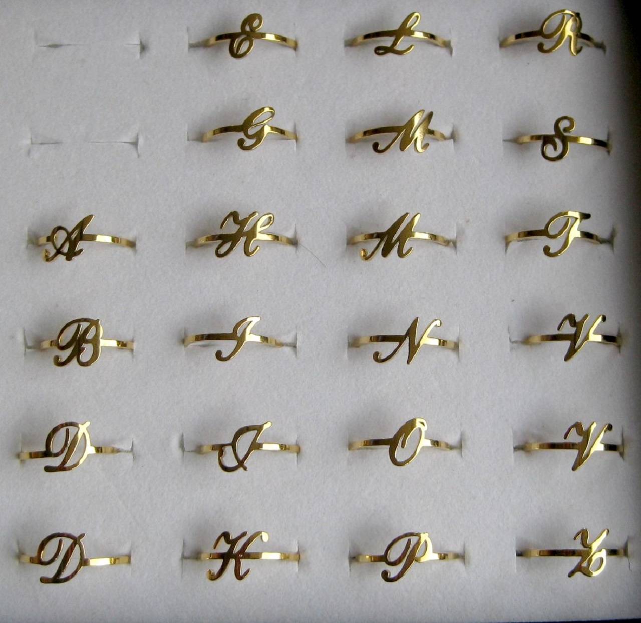 Nerezový prsteň s písmenom - farba zlatá