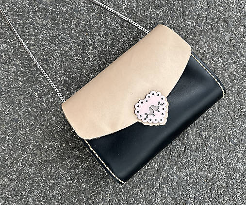 Kožená kabelka so sponou holúbky