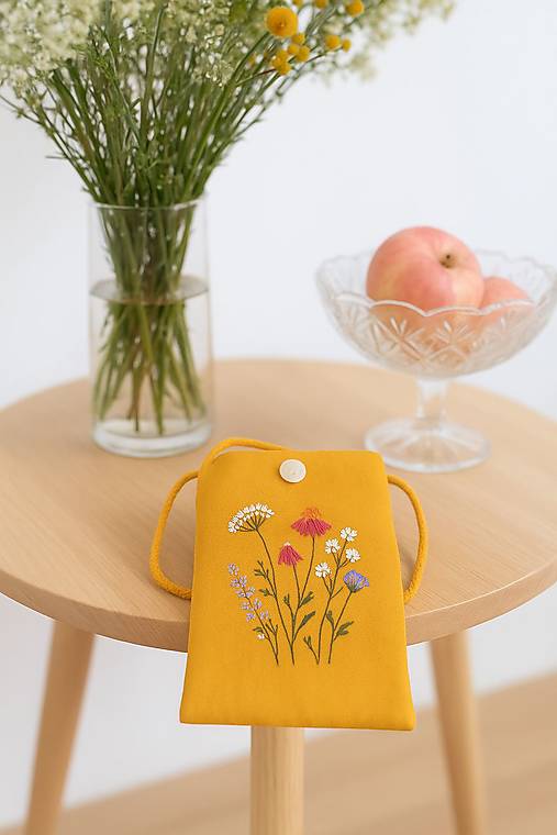 Iné tašky - Vyšívané vrecúško na mobil - 17727140_