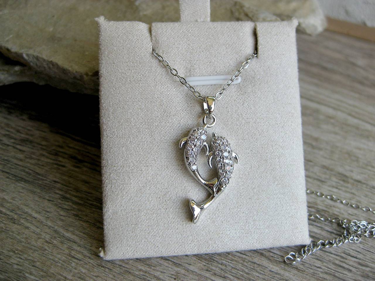 Nerezová retiazka RYBY so zirkónmi (farba platina)