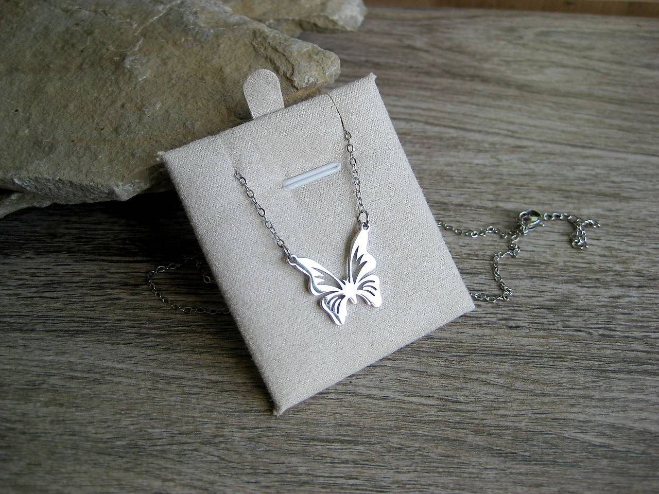 Nerezová retiazka Motýľ (farba platina)