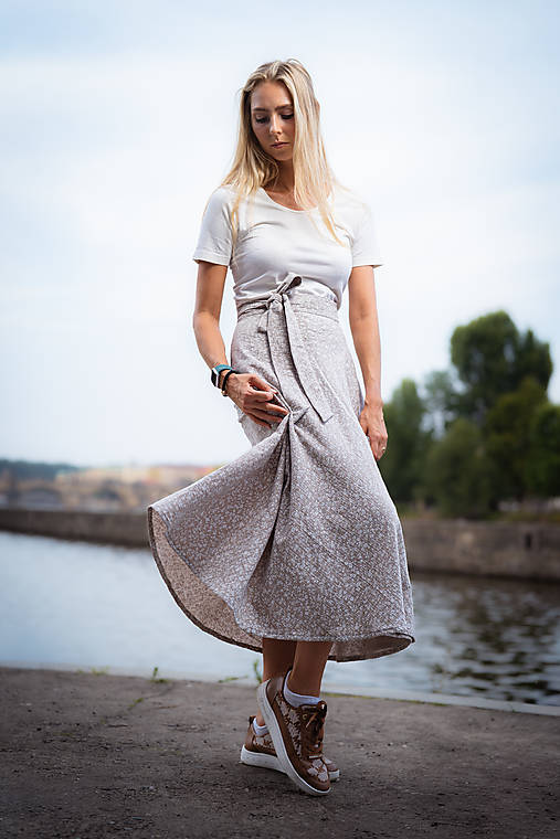 Sukne - BÉŽOVÁ S KVÍTKY  ZAVINOVACÍ -  MUŠELÍNOVÁ - 17730853_