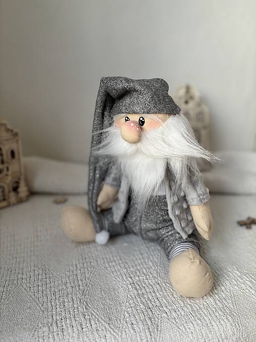 Dekorácie - Dekoratívny Mikuláš z látky – strieborný - 17729977_