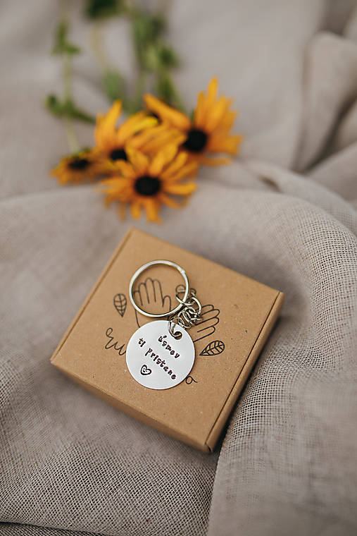 Kľúčenky - Prívesok na kľúče -úsmev ti pristane - 17732626_