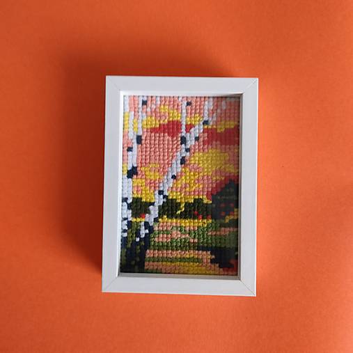 Dekorácie - Miniatúrna výšivka 5 x 7,5 cm v ráme na zavesenie: Jeseň, čo hreje farbami 2 - 17731208_