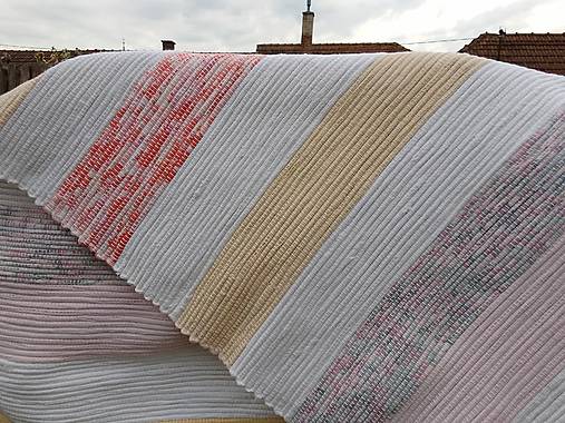 Úžitkový textil - Tkany koberec pestrofarebný 57 cm x 140 cm - 17732573_