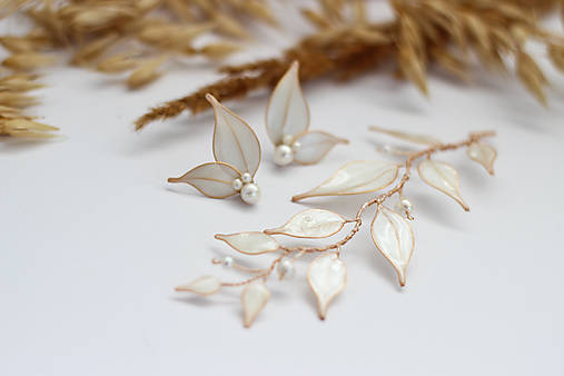 Svadobná aplikácia do vlasov s riečnymi perlami