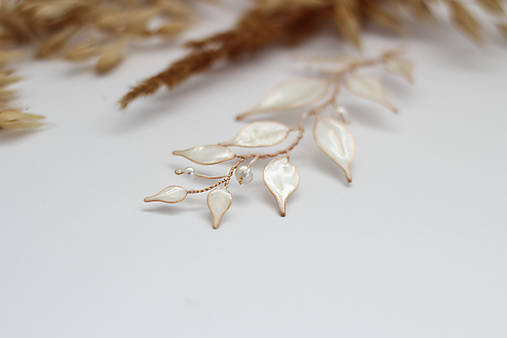 Svadobná aplikácia do vlasov s riečnymi perlami (Ozdoba do vlasov /zlatá/)