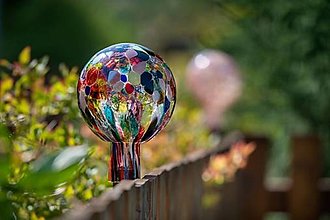 Dekorácie - Sklenená guľa na plot Multi veľké broky sóda 14 cm - 17737952_