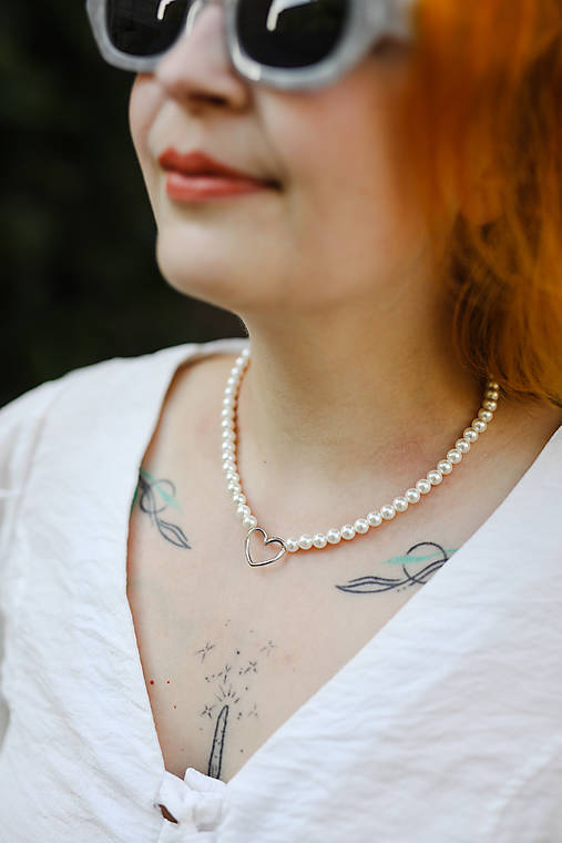 Náhrdelníky - minimalistický shell perlový náhrdelník - veľké srdce - 17739466_