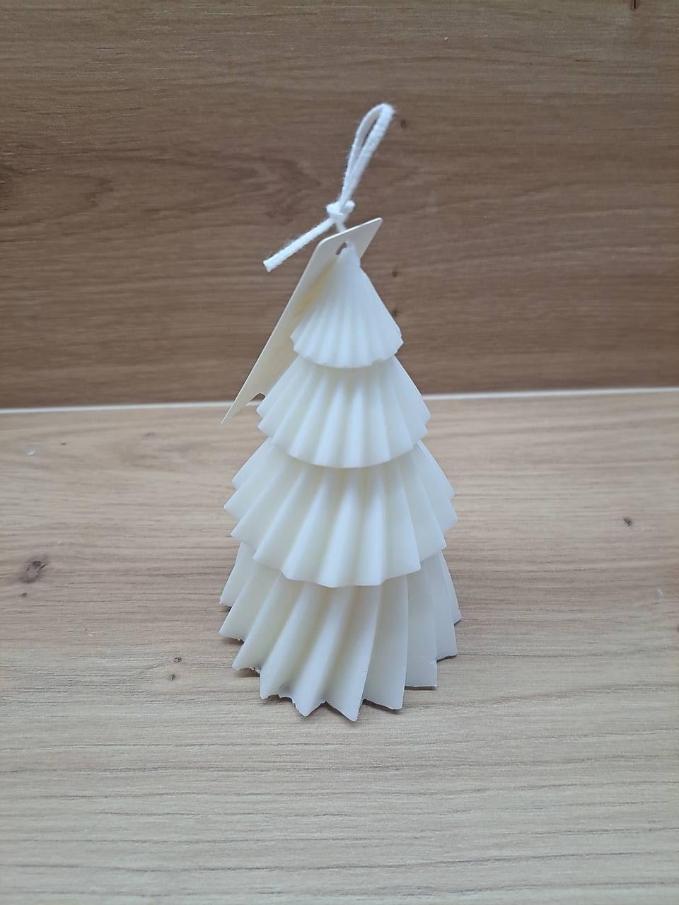 Ručne odlievaná sójová sviečka stromček