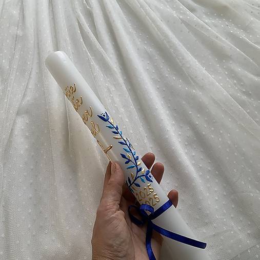 Ručne maľovaná krstná svieca s personalizáciou – 35 cm, biely vosk (Ľudovoladena modro zlatá)