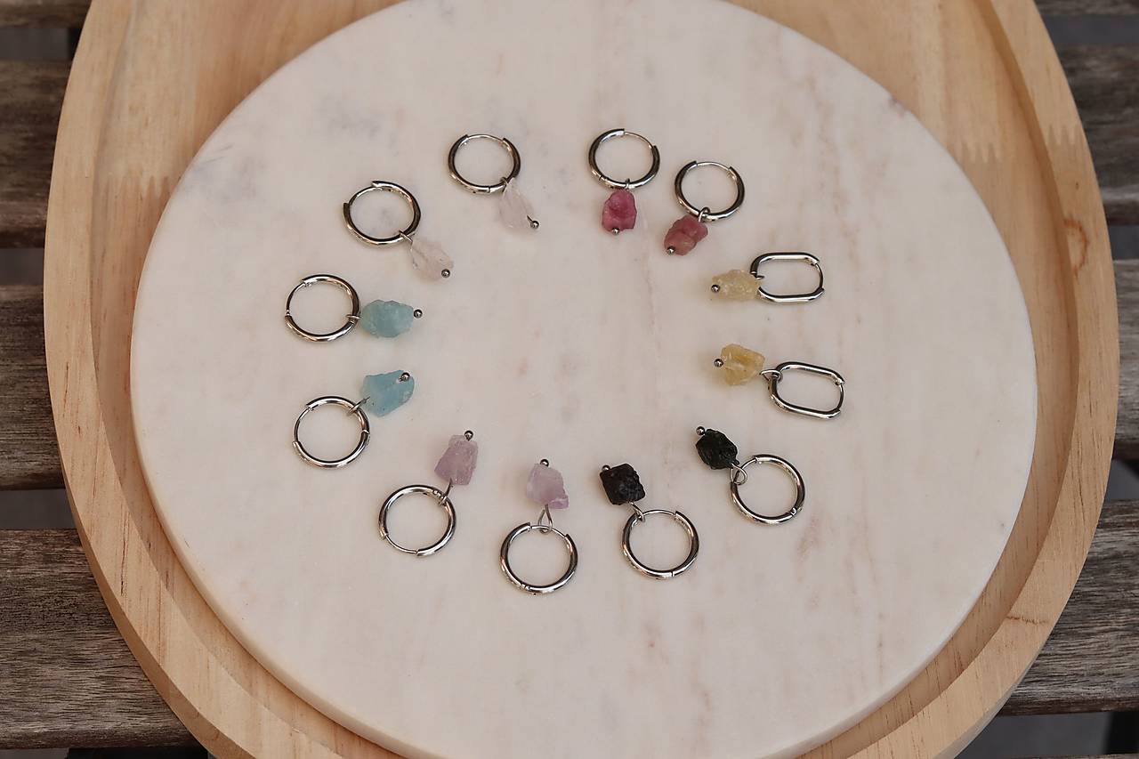 Náušnice kruhy surový minerál