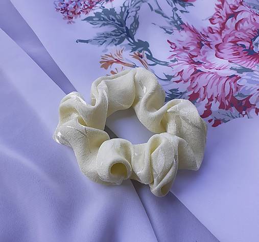 Ozdoby do vlasov - Gumička Scrunchie saténová maslová - 17744967_
