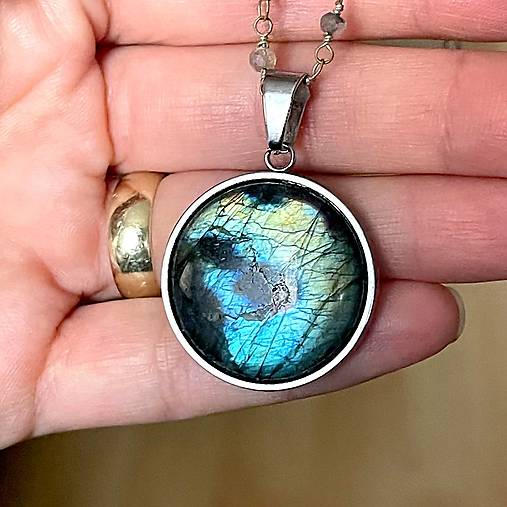 Labradorite & Steel Pendant / Prívesok s labradoritom - oceľ, E003