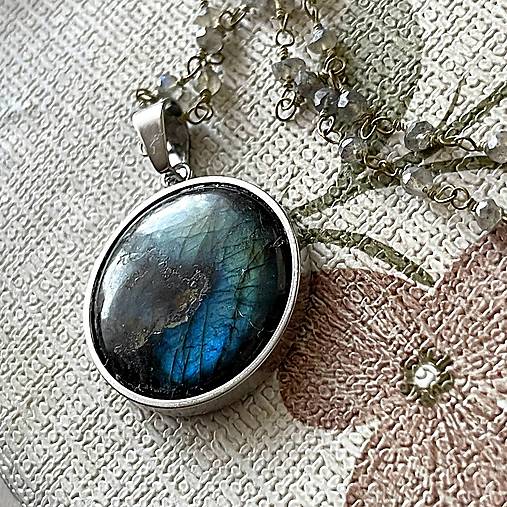 Labradorite & Steel Pendant / Prívesok s labradoritom - oceľ, E003