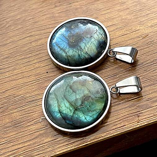 Labradorite & Steel Pendant / Prívesok s labradoritom - oceľ, E003