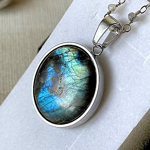 Labradorite & Steel Pendant / Prívesok s labradoritom - oceľ, E003