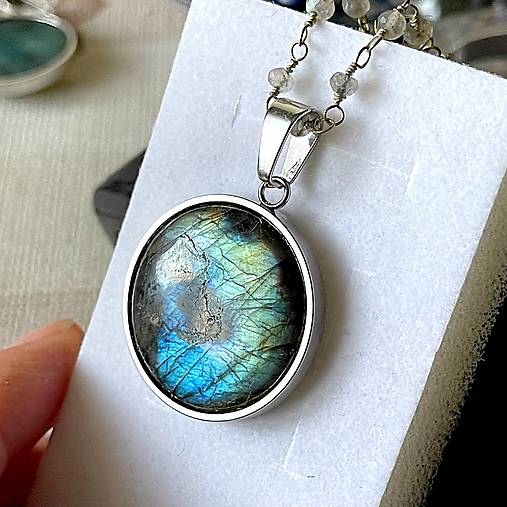 Labradorite & Steel Pendant / Prívesok s labradoritom - oceľ, E003