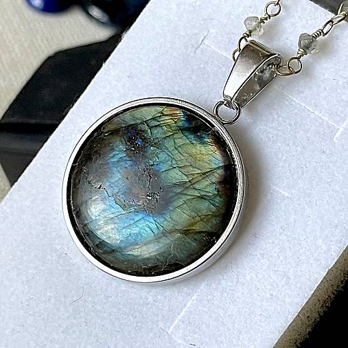 Labradorite & Steel Pendant / Prívesok s labradoritom - oceľ, E003