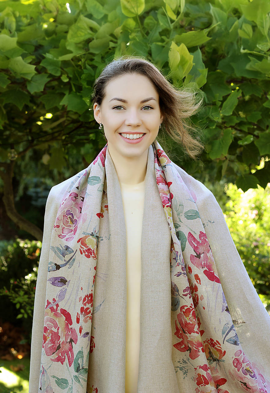 Exkluzívna veľká ľanová šatka s kvetinovou potlačou – prírodná elegancia na každý deň