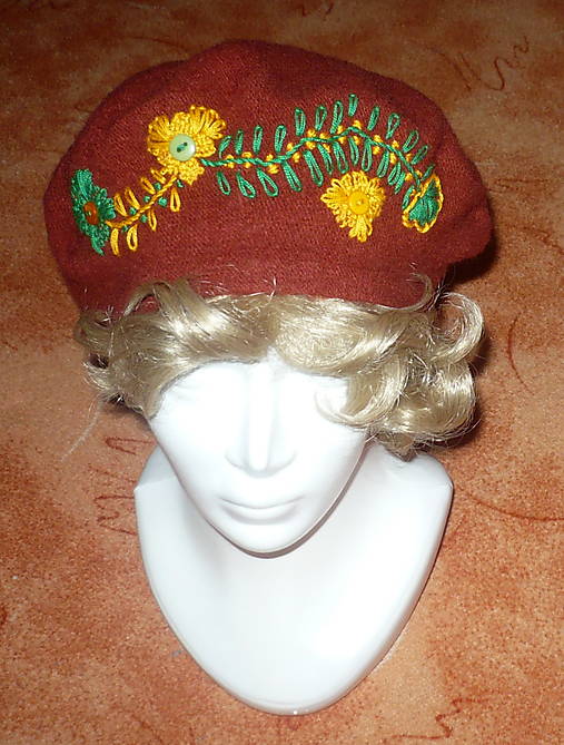 Detské čiapky - Baretka tehlová - osviežená výšivkou - 17748057_