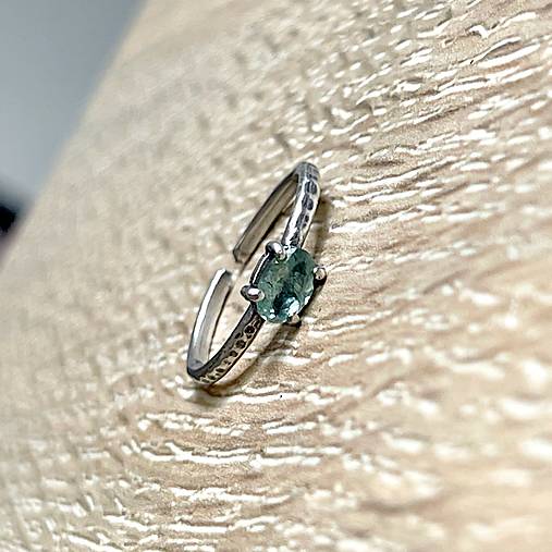 Faceted Tourmaline Paraiba Silver Ring AG925 / Jemný strieborný prsteň s prírodným Paraiba turmalínom E004