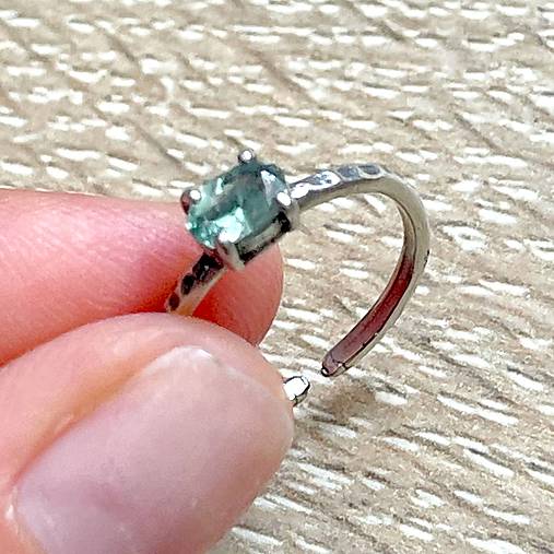 Faceted Tourmaline Paraiba Silver Ring AG925 / Jemný strieborný prsteň s prírodným Paraiba turmalínom E004