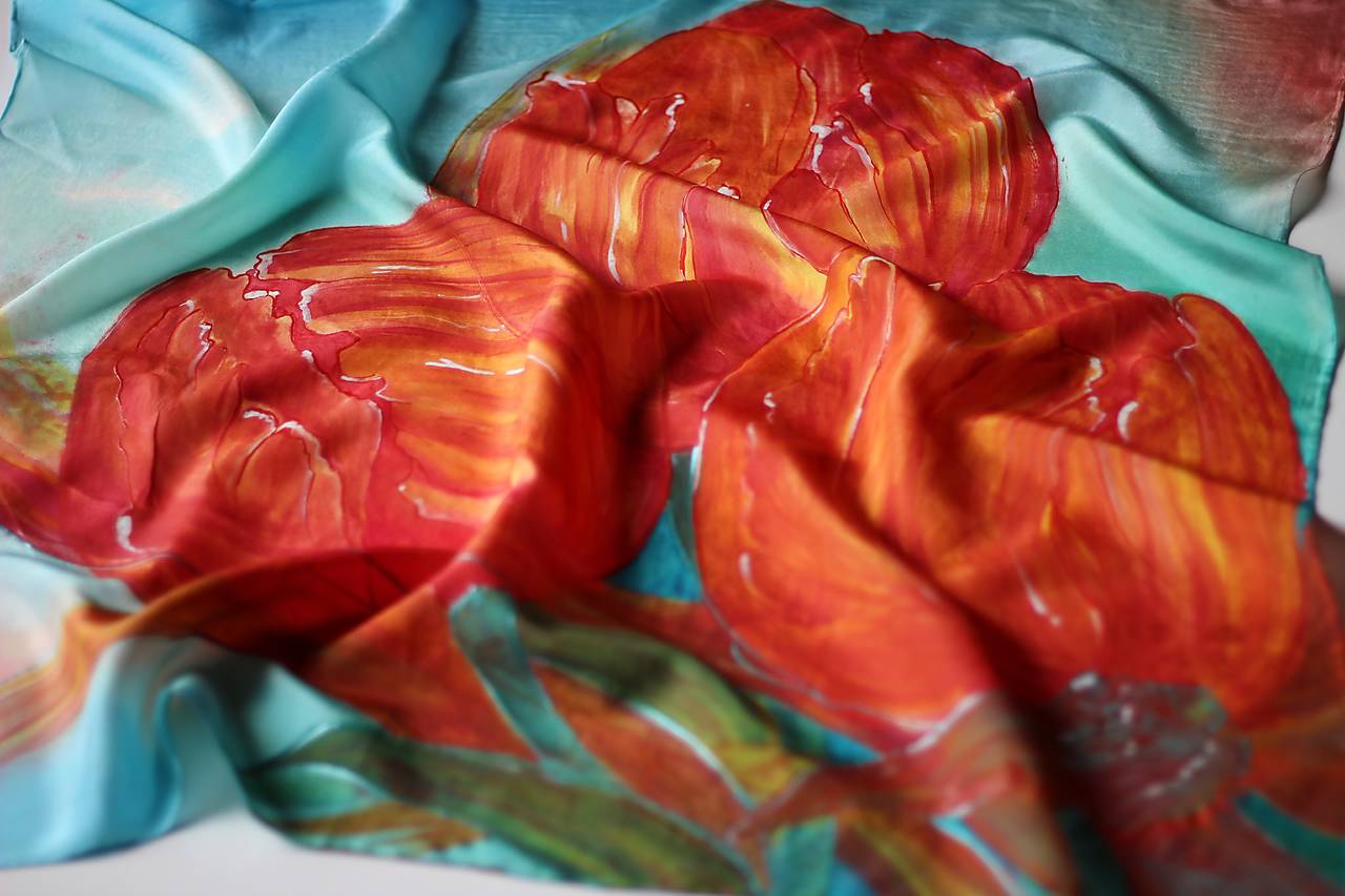 Ručne maľovaná hodvábna šatka s kvetmi - Červené tulipány - originál