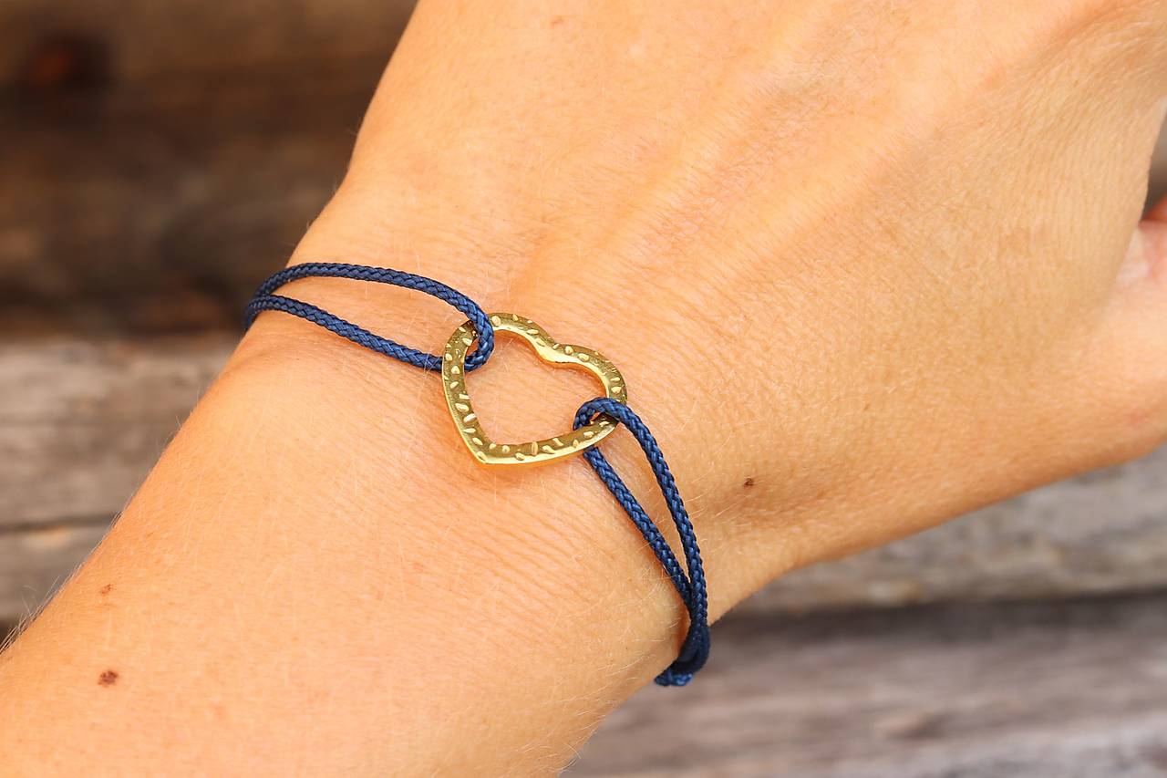 Šnúrkový náramok srdiečko