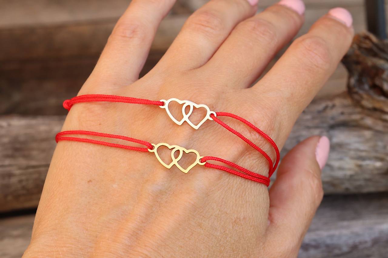 Náramok na šnúrke dvojité srdiečka