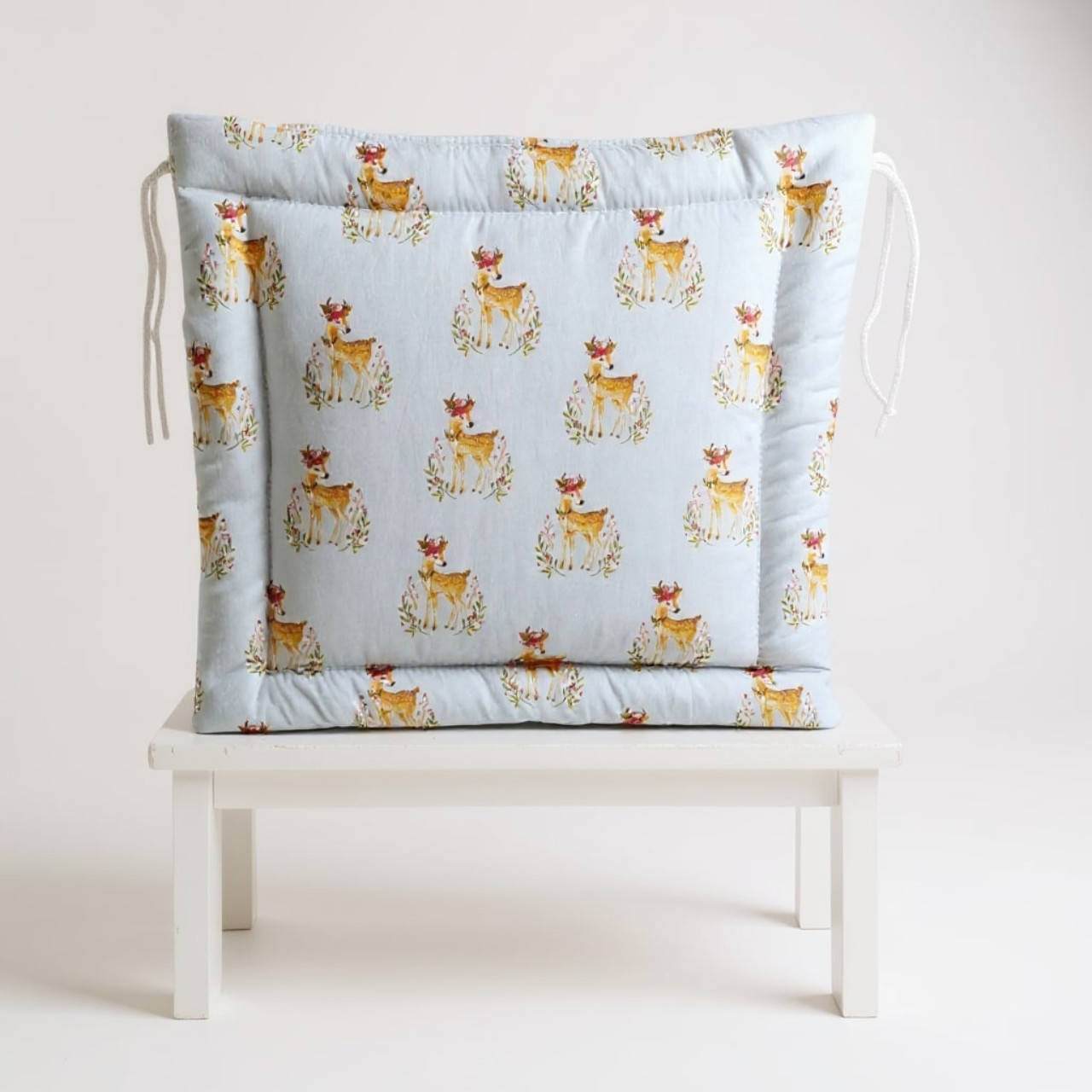 Podsedák na školskú stoličku (Srnky s kvietkami)