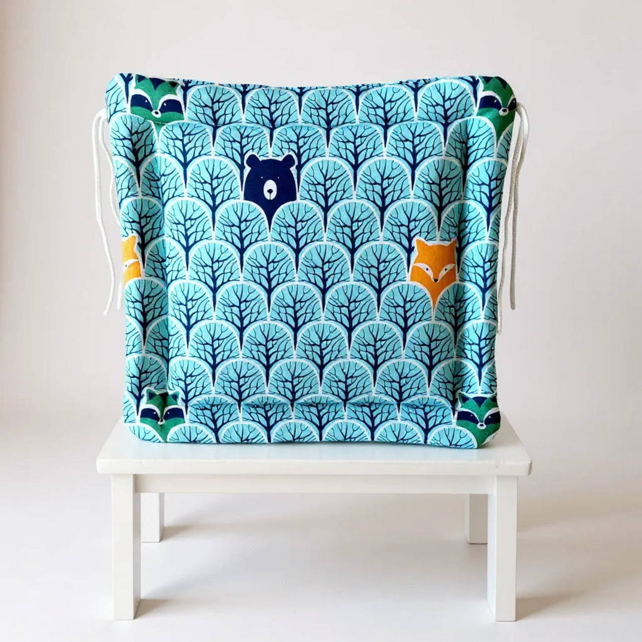 Podsedák na školskú stoličku (V modrom lese)